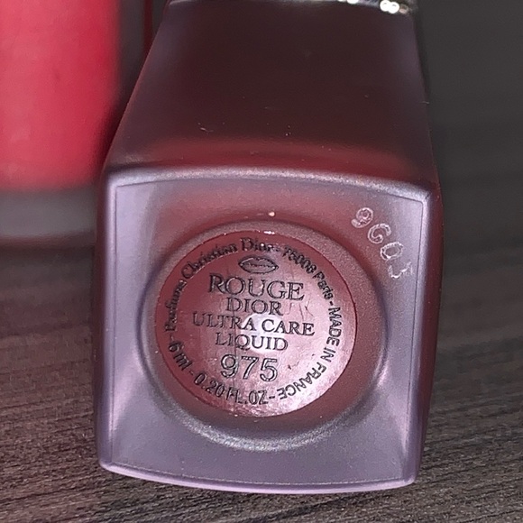Bundle of 2 Rouge Dior Unboxed Ultra Care Liquid Lipstick Shade: 846 and 975 - Picture 4 of 7
